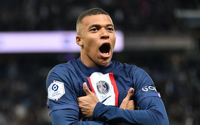 mbappe ăn mừng sau khi ghi bàn